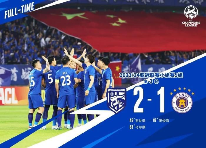 你可以看到曼城为什么会赢得三冠王的原因，因为球队中的每名球员都非常有天赋，埃德森甚至都有踢中场的能力。